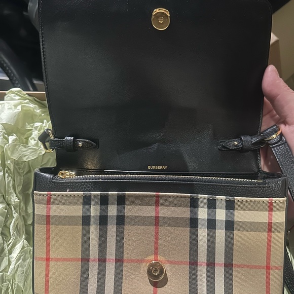 Burberry Cross body purse - Picture 8 of 15